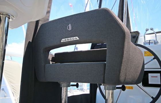 Catamaran Lagoon-Bénéteau Lagoon 43 - 3 + 2 cab. 13m