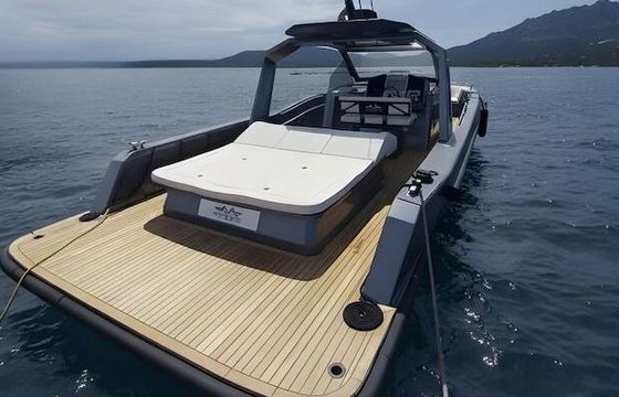 Motorboat Maori yacht 50 1100hp