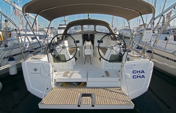 Sailboat Sun Odyssey 349 10m