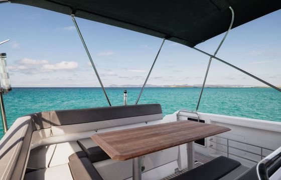Motorboat Jeanneau Cap Camarat WA 9.0 500hp