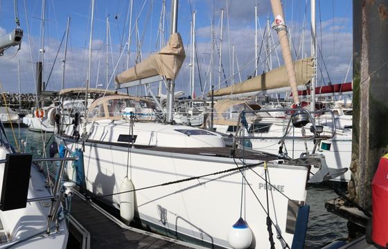 Sailboat Bavaria Cruiser 32 9.9m