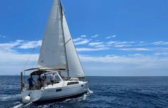 Sailboat Beneteau Oceanis 41.1 12m