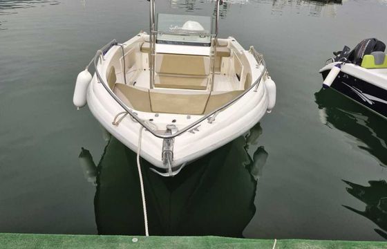 Motorboat Cad 25 250hp