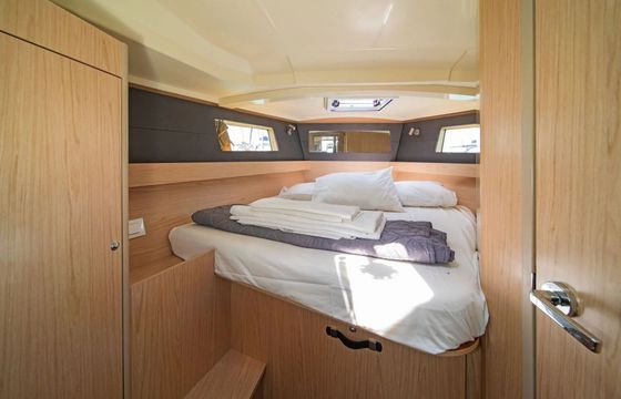 Sailboat Beneteau Oceanis 41.1 12m