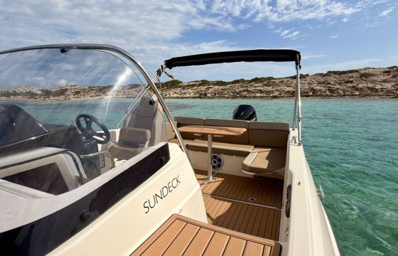 Motorboat Quicksilver Activ 755 Sundeck 250hp