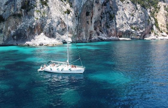 Sailboat Benetau Oceanis 400 12m