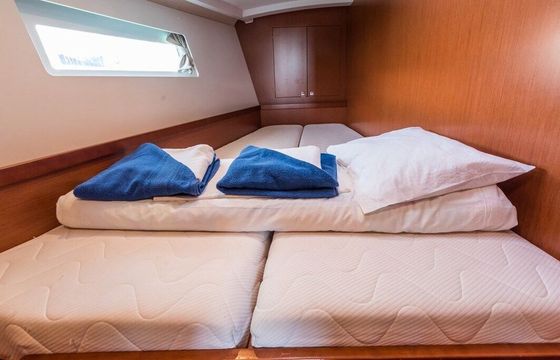Sailboat Bénéteau Oceanis 45 - 4 cab. 13m