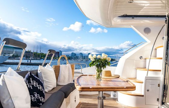 Motor yacht Sunseeker Manhattan 52 1400hp