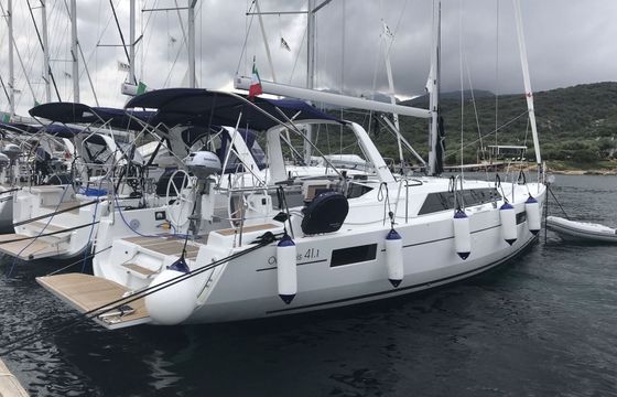 Sailboat BENETEAU OCEANIS 41.1 12.43m
