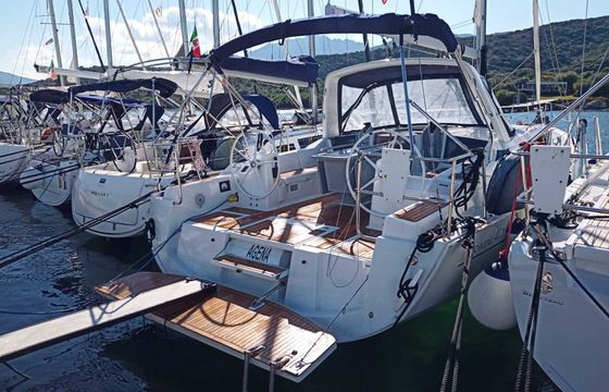 Sailboat BENETEAU OCEANIS 41.1 12.43m