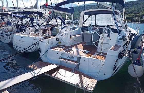 Sailboat BENETEAU OCEANIS 41.1 12.43m