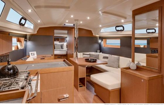 Sailboat BENETEAU OCEANIS 41.1 12.43m