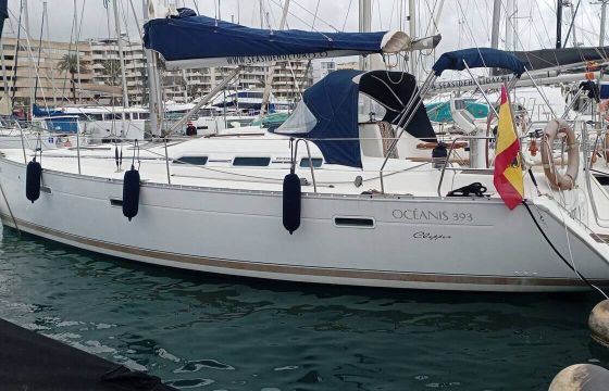 Sailboat Beneteau Oceanis Clipper 393 12m