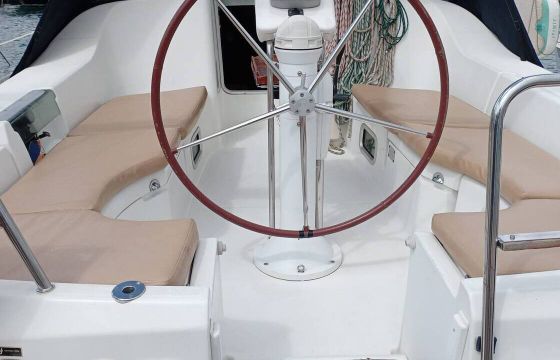 Sailboat Beneteau Oceanis Clipper 393 12m