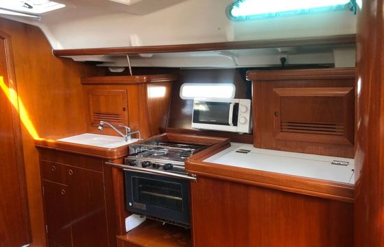 Sailboat Beneteau Oceanis Clipper 393 12m