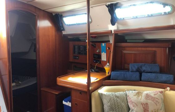 Sailboat Beneteau Oceanis Clipper 393 12m
