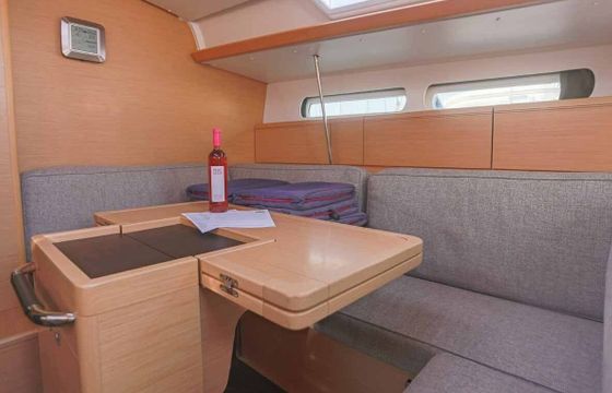 Sailboat Jeanneau Sun Odyssey 419 12m