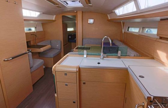 Sailboat Jeanneau Sun Odyssey 419 12m