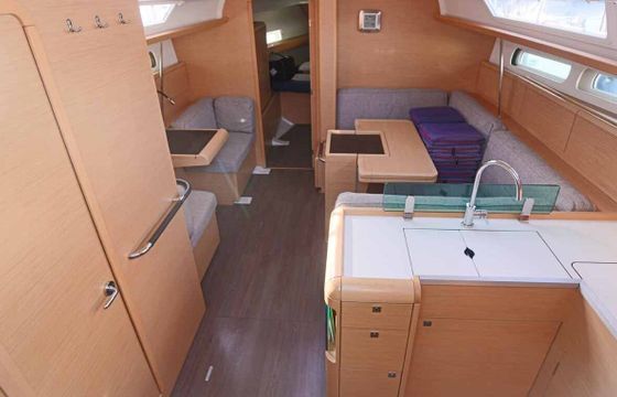 Sailboat Jeanneau Sun Odyssey 419 12m