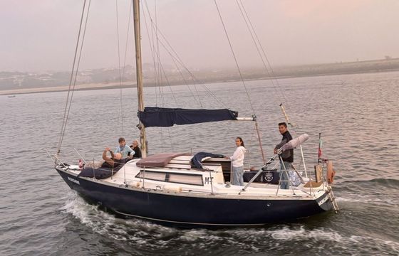 Sailboat Jeanneau Brie 9m