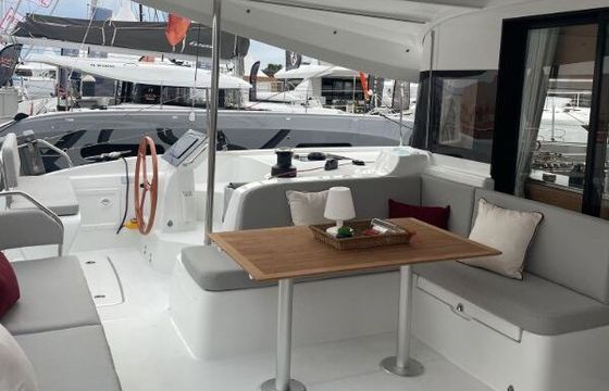 Catamaran Beneteau Excess 14 14m