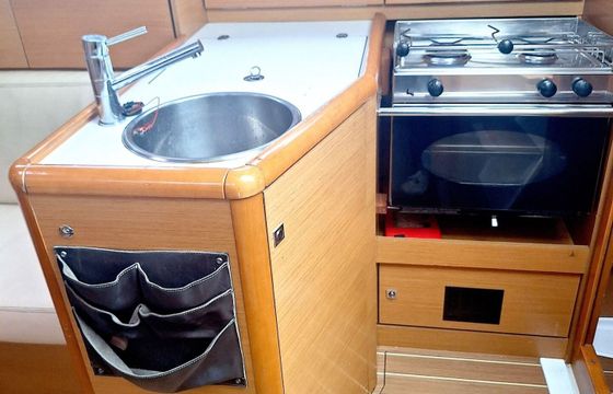 Sailboat Jeanneau SUN ODYSSEY 30I PERFORMANCE  8.79m