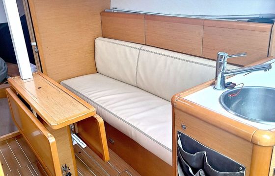 Sailboat Jeanneau SUN ODYSSEY 30I PERFORMANCE  8.79m