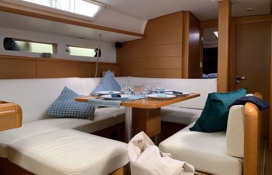 Sailboat Jeanneau Sun Odyssey 469 14m