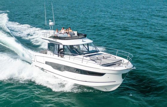 Motorboat Jeanneau Merry Fisher 1295 900hp