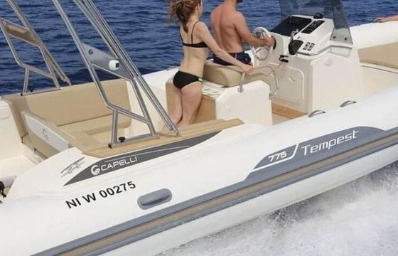Motorboat Capelli Capelli Tempest 775 250hp