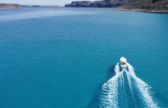Motorboat UAE Dolphin deluxe 3300 240hp