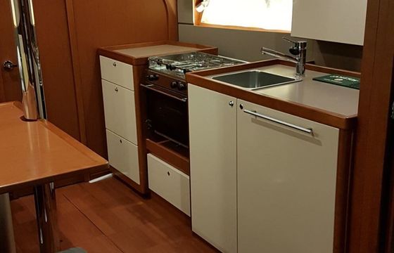 Sailboat BENETEAU OCEANIS 38 11.55m