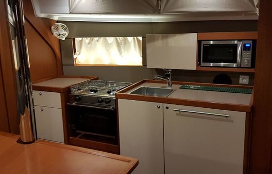 Sailboat BENETEAU OCEANIS 38 11.55m