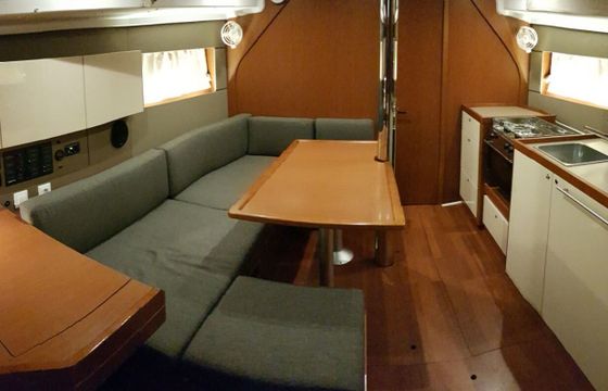 Sailboat BENETEAU OCEANIS 38 11.55m