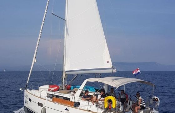 Sailboat BENETEAU OCEANIS 38 11.55m
