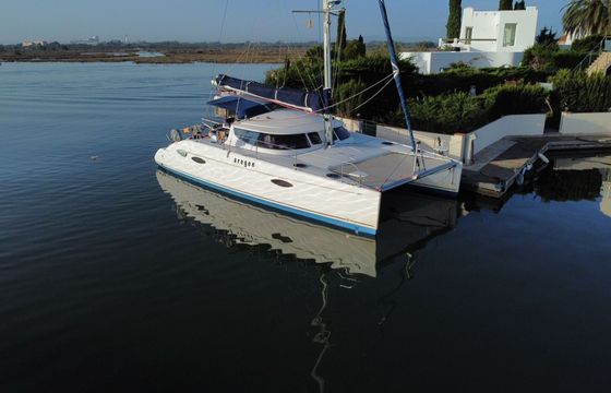 Catamaran Fountaine Pajot Lavezzi 40 11.9m