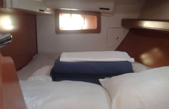Sailboat Beneteau Oceanis Clipper 34 10.34m