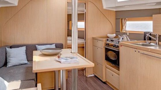 Sailboat BENETEAU OCEANIS 38.1 11.5m