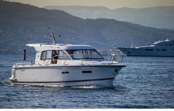 Motorboat Nimbus 305 coupe 1hp