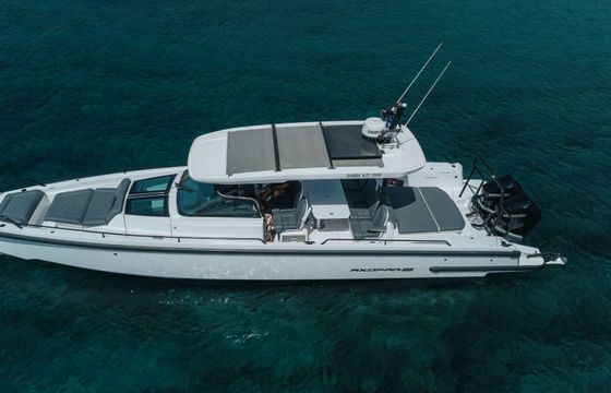 Motorboat Axopar 37