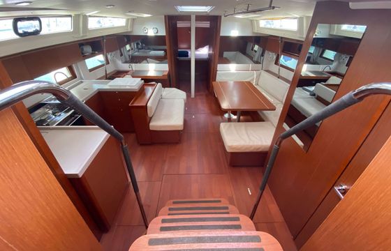 Sailboat BENETEAU OCEANIS 51.1 15.94m