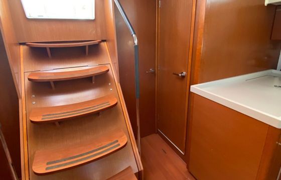 Sailboat BENETEAU OCEANIS 51.1 15.94m