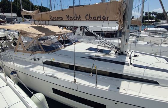 Sailboat BENETEAU OCEANIS 51.1 15.94m