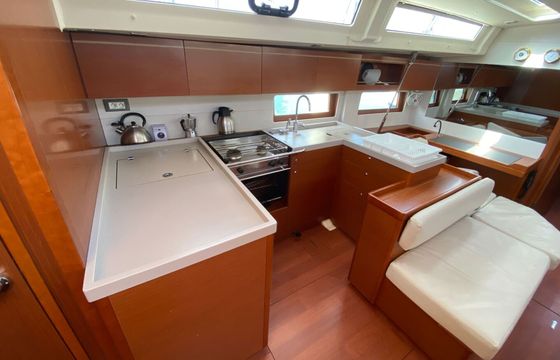 Sailboat BENETEAU OCEANIS 51.1 15.94m