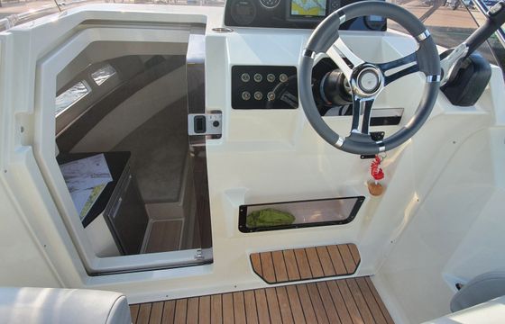 Motorboat Atlantic marine Sun Cruiser 690 225hp