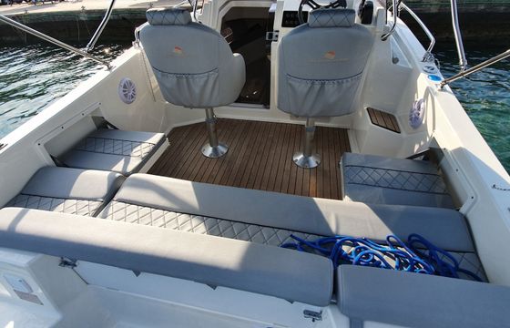 Motorboat Atlantic marine Sun Cruiser 690 225hp