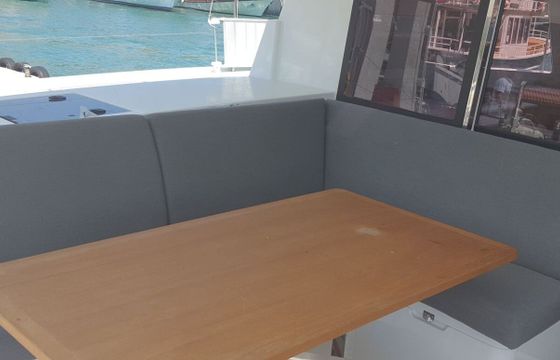 Catamaran Fountaine Pajot Isla 40 11m