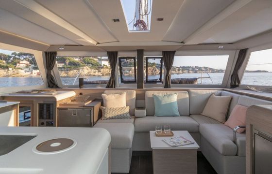 Catamaran Fountaine Pajot Isla 40 11m