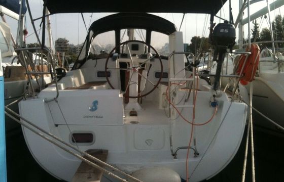 Sailboat Beneteau Oceanis 31 9.66m