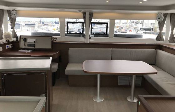 Catamaran LAGOON 450S  22 CLIM/GENE/DESSAL 13.96m